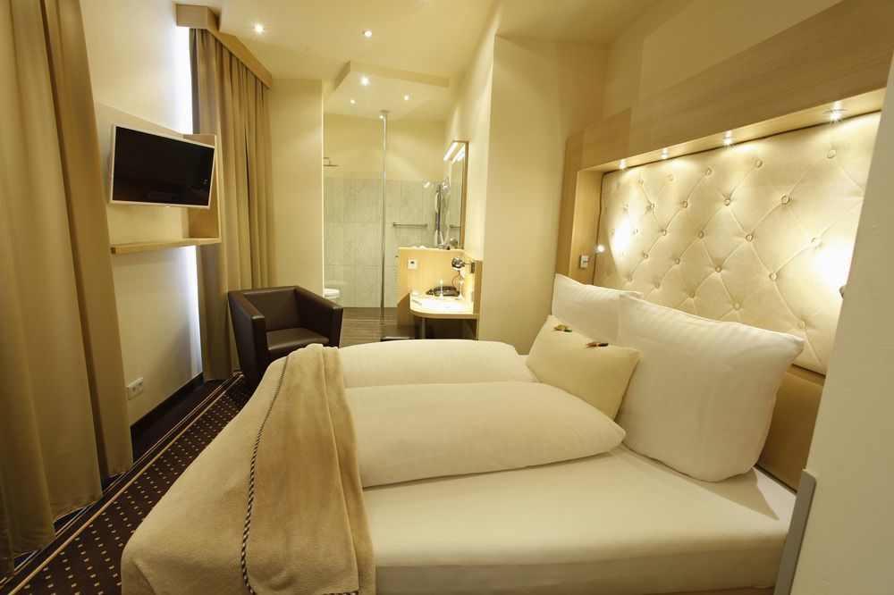 Hotel Villa Will Altwarmbuchen ภายนอก รูปภาพ